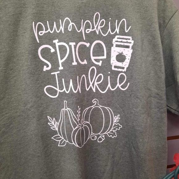 “Pumpkin spice junkie” custom t shirt - Picture 1 of 1
